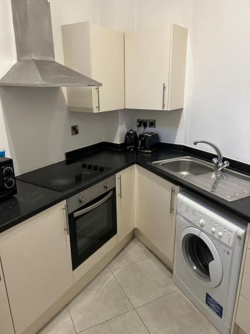 Modern 1 Bed Apartment In Salford Manchester Eksteriør billede